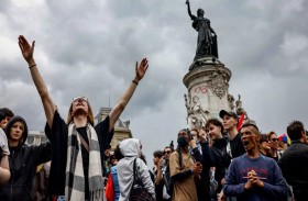 شلّت فرنسا وعطلت الحياة.. ما هي حركة «لنغلق كل شيء»؟