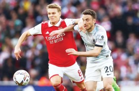 رباعية «سيتي» وهزيمة ليفربول تشعل صراع الصدارة بالدوري الإنجليزي