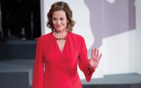 أسد ذهبي فخري من مهرجان البندقية السينمائي للنجمة سيغورني ويفر