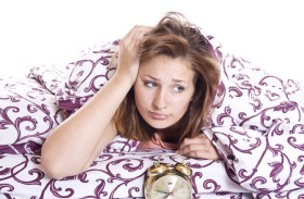 قلة النوم يمكن أن تزيد من خطورة دهون البطن