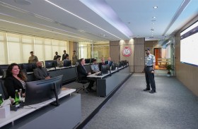 وفد السفارة الأمريكية يطلع على إنجازات «المدينة الآمنة» بشرطة أبوظبي