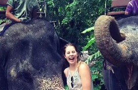 عطلة الأحلام تحولت إلى كابوس.. شابة دمرها مرض نادر