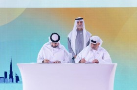 نهيان بن مبارك يشهد توقيع مذكرة تفاهم بين صندوق الوطن والذكاء الاصطناعي