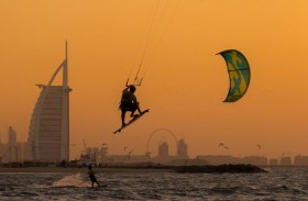 إبداعات إماراتية في رياضة «كايت سيرف دبي»