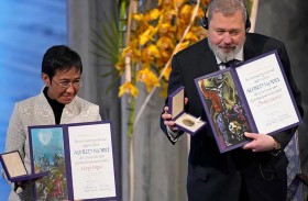 روسي يعرض نوبل للبيع لصالح أطفال أوكرانيا 