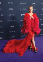 عارضة الأزياء الألمانية كارولين دور تحضر الحفل السنوي لـ LACMA Art + Film Gala في متحف مقاطعة لوس أنجلوس للفنون - ا ف ب