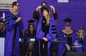 تايلور سويفت تنال درجة الدكتوراة 