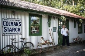 تحوّل كوخاً اشترته بـ 75 دولاراً إلى منزل فاخر