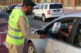 شرطة دبي توزع أكثر من 205 آلاف وجبة إفطار على مستخدمي الطريق