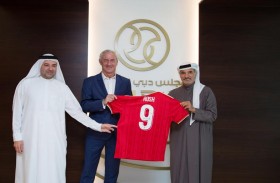 إيان راش أسطورة ليفربول يزور مجلس دبي الرياضي ويبحث الاستثمار في الأكاديميات