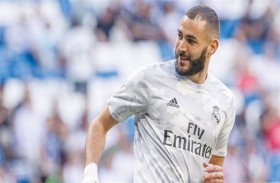 كريم بنزيما يسخر من إشادات رئيس الاتحاد الفرنسي به