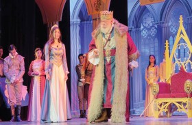 يحيى الفخراني: «الملك لير»  نص ثري يحتوي على الكوميديا والتراجيديا معاً