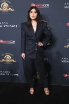 الممثلة الأمريكية دانييلا بينيدا تصل إلى جلسة التصوير الخاصة باستوديوهات أمازون إم جي إم في لاس فيغاس. (ا ف ب)