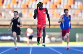 تلميذ يركض مسافة 200 متر في أقل من 20 ثانية