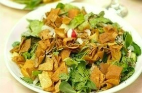 أزمة لبنان تحوّل الفتوش إلى « طبق فاخر » في رمضان