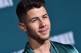 جوناس يسخر من نفسه لموقف محرج