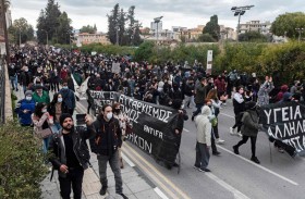 غضب شعبي في قبرص احتجاجا على الإغلاق والفساد 