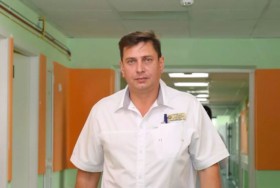 وصفه المعلمون بالكسول.. فتبين بأنه يعاني من كتلة ضخمة في دماغه