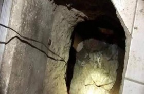 حفر نفقاً سرياً إلى منزل حبيبته.. فأمسكه زوجها