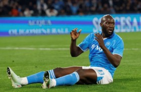 نابولي يبحث عن مهاجم لتعويض لوكاكو 