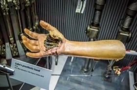 علماء يطورون أول جلد إلكتروني حساس للمس