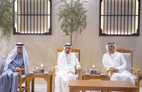حاكم عجمان وولي عهده يتقبلان التهاني بالشهر الفضيل من ضيوف «رمضان عجمان» في قصر الزاهر
