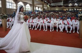 زفاف المئات في حفل جماعي بجنوب أفريقيا 