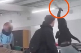 مراهق يقتحم المدرسة ويهاجم الطلاب بساطور