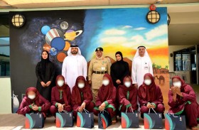 شرطة دبي توزّع كسوة العيد على النزيلات بالشراكة مع «متاجر زوم»