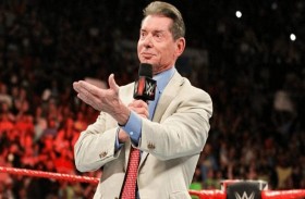 نهاية درامية لعهد أسطورة المصارعة الحرة