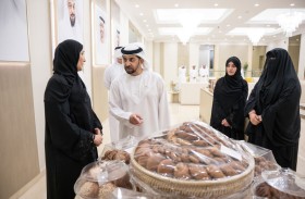 حمدان بن زايد يلتقي نورة المزروعي ويشيد بجهودها في تحويل نواة التمر إلى منتجات غذائية مبتكرة