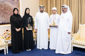 محمد الشرقي يلتقي سعيد سيف اليليلي وأسرته ويهنئهم بفوزهم بعدد من الجوائز