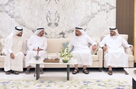 سيف بن زايد يقدم واجب العزاء في وفاة عوشة النعيمي