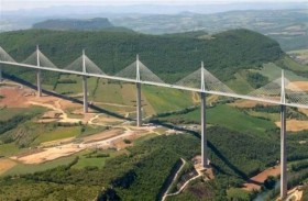 وفاة رياضي إثر سقوطه من جسر 