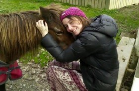 تعاني من حالة نادرة تجعلها بـ 50 شخصية 