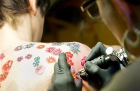 ألوان الوشم قد تسبب السرطان