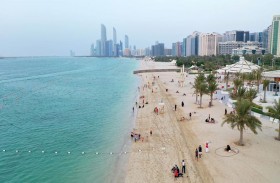 بلدية مدينة أبوظبي تركب رموز «باركود» على شاطئي كورنيش أبوظبي والبطين لإجراء الاستبيانات السريعة