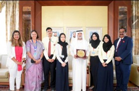 نهيان بن مبارك يشيد بدور المدرسة في تعزيز ثقافة الابتكار لدى الأجيال الجديدة