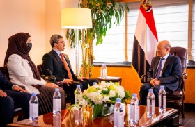 عبدالله بن زايد يلتقي رئيس مجلس القيادة الرئاسي اليمني في نيويورك