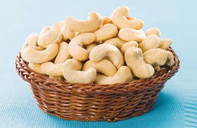 تناول الكاجو بانتظام يعزز صحة المراهقين المصابين بالسمنة