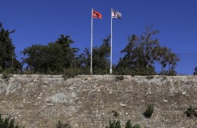 السلطات القبرصية التركية تغلق شمال الجزيرة 