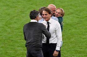 مانشيني سعيد بتحدي التوقعات وأنريكي فخور بلاعبيه 