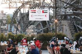 الهلال الأحمر يوزع وجبات إفطار صائم على متضرري الزلزال في 4 محافظات سورية