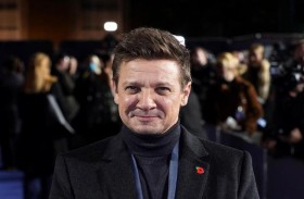 جيريمي رينر في حالة حرجة بعد حادث 