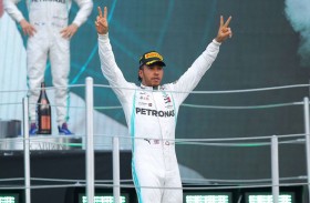 هاميلتون يطالب الحكومات بإزالة تماثيل «العنصريين»