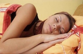 تحذير من النوم  في مكان مضاء