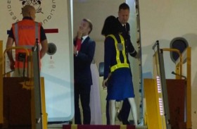 صفعة بريجيت.. خبراء لغة الجسد يفندون رواية ماكرون ويكشفون الحقيقة!