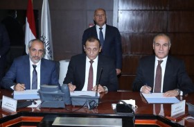«موانئ أبوظبي» توقع اتفاقيتين بشأن مشاريع بقطاع الموانىء في مصر