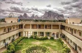 جامعة تثير انتقادات بتدخلها في «لبس» الطلاب