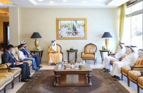 حاكم رأس الخيمة يستقبل سفير قيرغيزستان